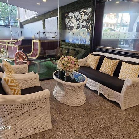 Town In Town Gardent Resort Bangkok Exteriör bild