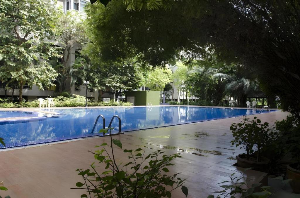 Town In Town Gardent Resort Bangkok Exteriör bild