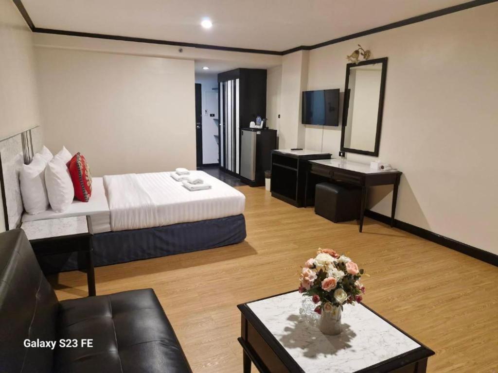 Town In Town Gardent Resort Bangkok Exteriör bild