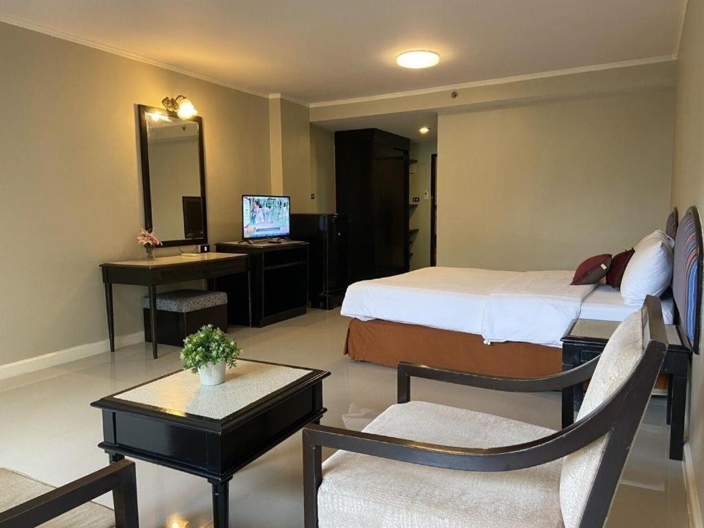 Town In Town Gardent Resort Bangkok Exteriör bild
