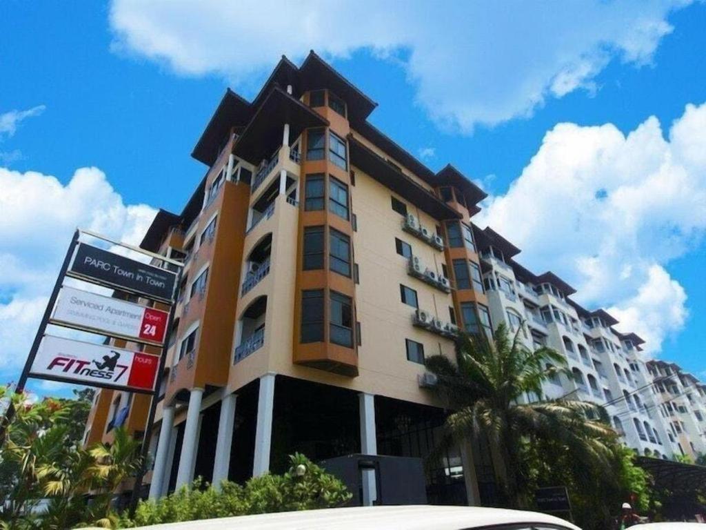 Town In Town Gardent Resort Bangkok Exteriör bild
