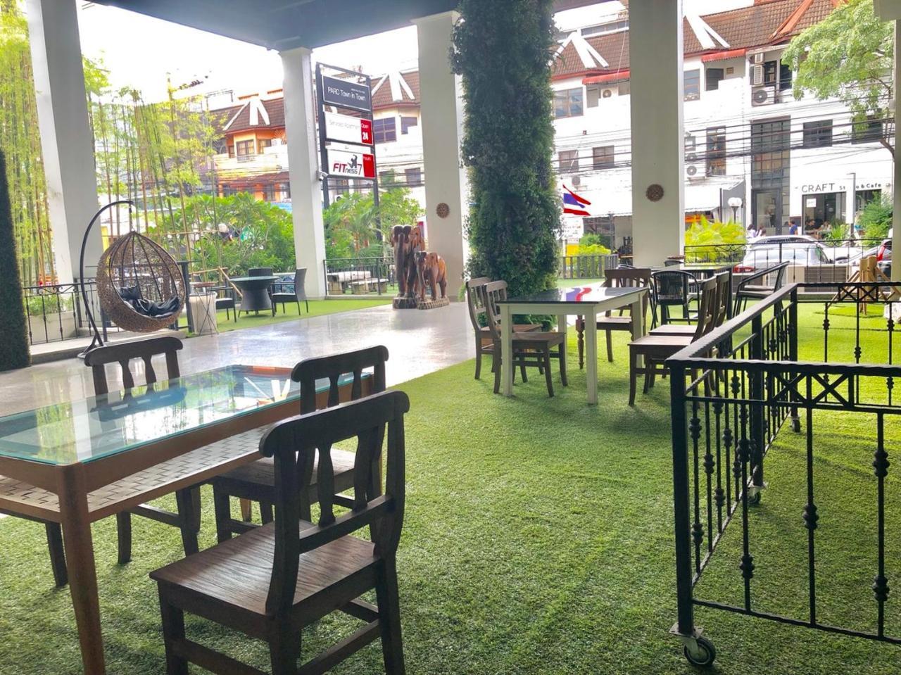 Town In Town Gardent Resort Bangkok Exteriör bild